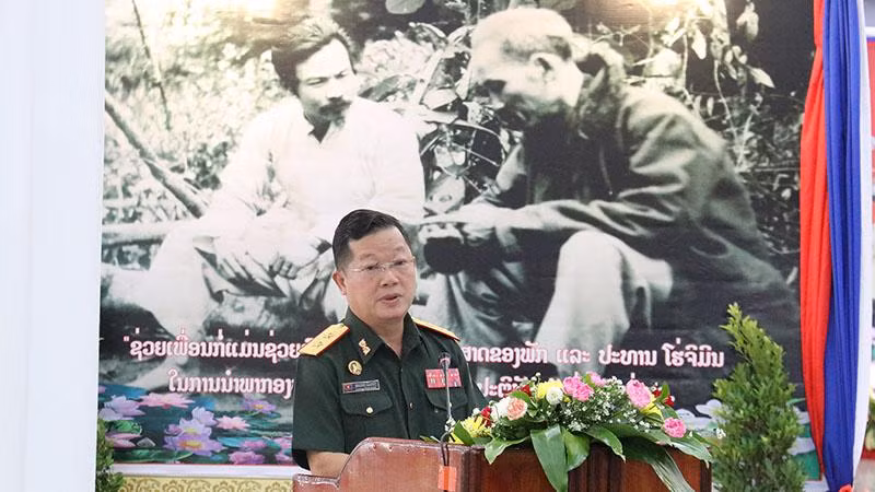 Trung tướng Sonthong Phomlavong, Phó Chủ nhiệm Tổng cục Chính trị Quân đội nhân dân Lào phát biểu tại buổi lễ. (ẢNH: Trịnh Dũng) Trung tướng Sonthong Phomlavong, Phó Chủ nhiệm Tổng cục Chính trị Quân đội nhân dân Lào phát biểu tại buổi lễ. (ẢNH: Trịnh Dũng)
