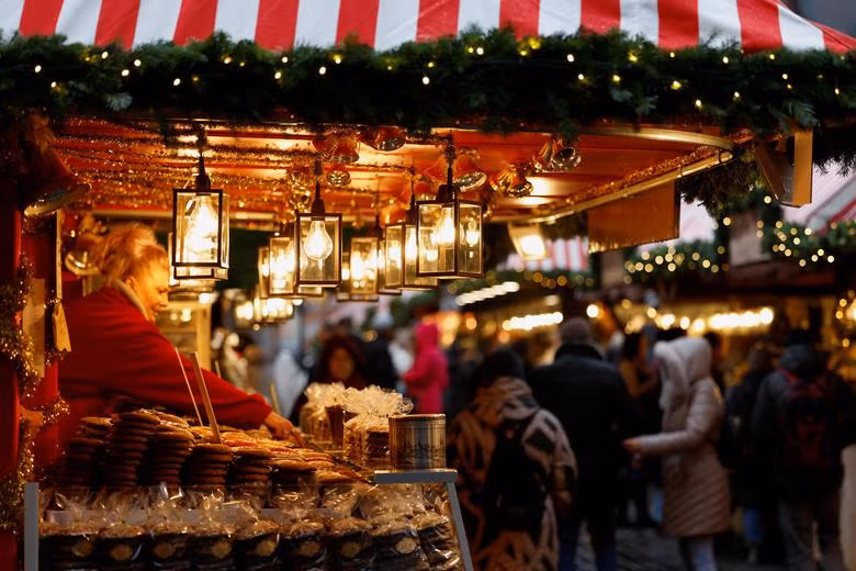 Không gian bình yên tại Nuernberger Christkindlesmarkt (Đức), một trong những khu chợ Giáng sinh lâu đời nhất thế giới. (Ảnh: Reuters)