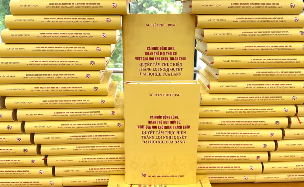 Cuốn sách Cả nước đồng lòng, tranh thủ mọi thời cơ, vượt qua mọi khó khăn, thách thức, quyết tâm thực hiện thắng lợi Nghị quyết Đại hội XIII của Đảng.