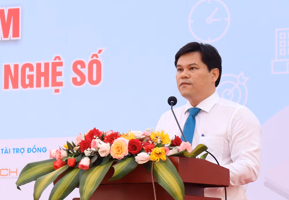 Phó Chủ tịch Ủy ban nhân dân tỉnh Quảng Ngãi Trần Phước Hiền phát biểu tại buổi khai mạc triển lãm. Phó Chủ tịch Ủy ban nhân dân tỉnh Quảng Ngãi Trần Phước Hiền phát biểu tại buổi khai mạc triển lãm.