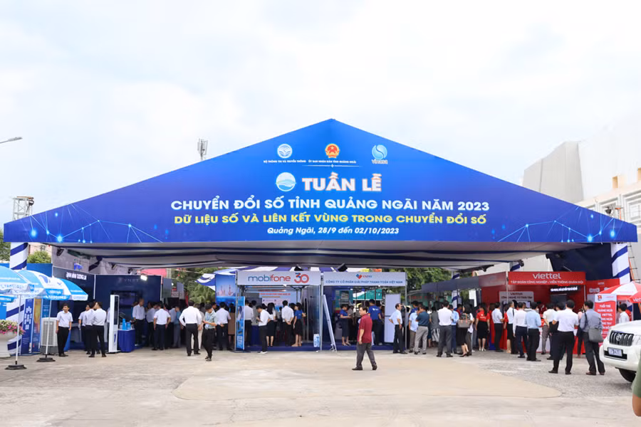 Triển lãm sản phẩm và giải pháp công nghệ số là cơ hội cho các cơ quan, đơn vị ở Quảng Ngãi tìm kiếm giải pháp chuyển đổi số phù hợp nhu cầu thực tế. Triển lãm sản phẩm và giải pháp công nghệ số là cơ hội cho các cơ quan, đơn vị ở Quảng Ngãi tìm kiếm giải pháp chuyển đổi số phù hợp nhu cầu thực tế.