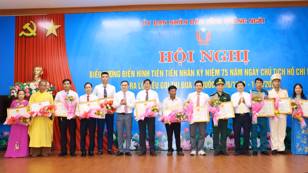 Tôn vinh các gương điển hình tiên tiến trong các phong trào thi đua yêu nước tỉnh Quảng Ngãi giai đoạn 2021-2023.