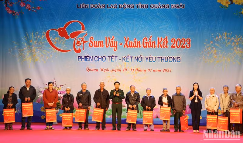 Nhiều năm qua, công tác chăm lo Tết cho đoàn viên, người lao động luôn được Liên đoàn Lao động tỉnh Quảng Ngãi đặc biệt chú trọng.