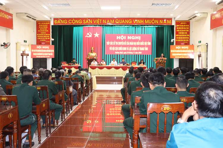 Quang cảnh buổi tiếp xúc cử tri chuyên đề của Đoàn đại biểu Quốc hội tỉnh Quảng Ngãi với Hội Cựu chiến binh và lực lượng vũ trang tỉnh Quảng Ngãi.