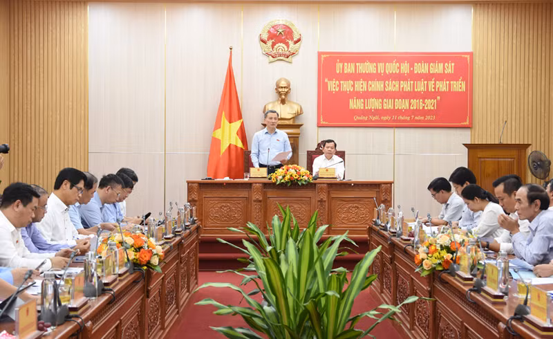 Chủ nhiệm Ủy ban Khoa học, Công nghệ và Môi trường Quốc hội Lê Quang Huy phát biểu tại buổi làm việc với Ủy ban nhân dân tỉnh Quảng Ngãi.