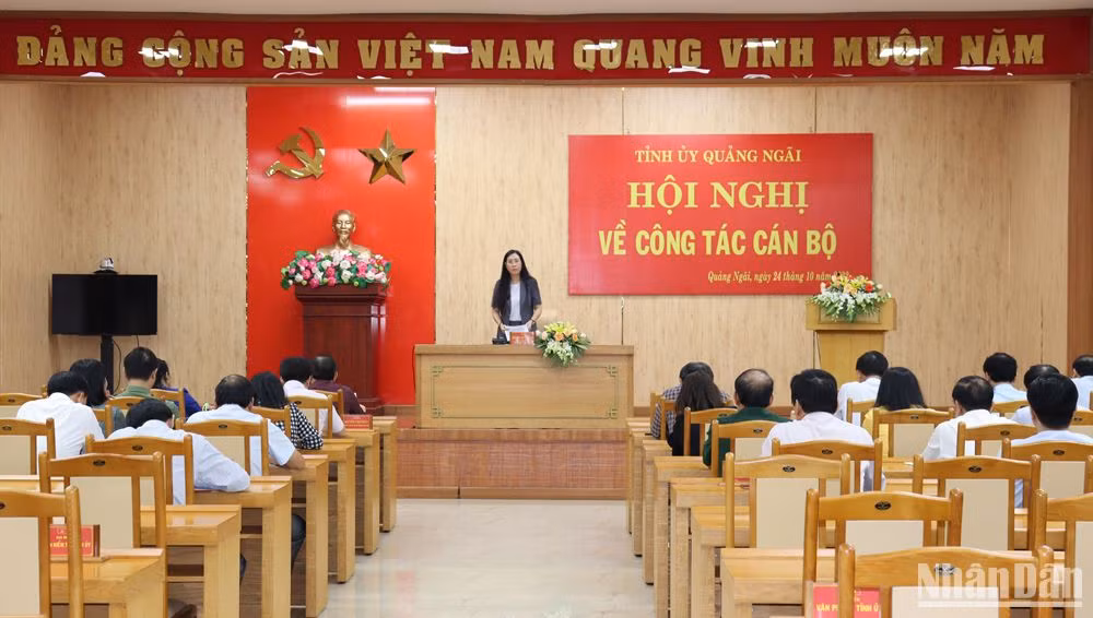 Bí thư Tỉnh ủy Quảng Ngãi Bùi Thị Quỳnh Vân chủ trì hội nghị xem xét kỷ luật đảng viên vi phạm.