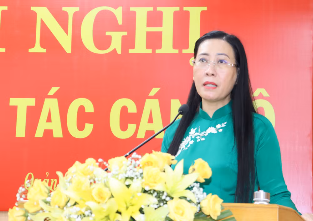 Đồng chí Bùi Thị Quỳnh Vân, Ủy viên Trung ương Đảng, Bí thư Tỉnh ủy, Chủ tịch Hội đồng nhân dân tỉnh Quảng Ngãi phát biểu tại hội nghị. Đồng chí Bùi Thị Quỳnh Vân, Ủy viên Trung ương Đảng, Bí thư Tỉnh ủy, Chủ tịch Hội đồng nhân dân tỉnh Quảng Ngãi phát biểu tại hội nghị.