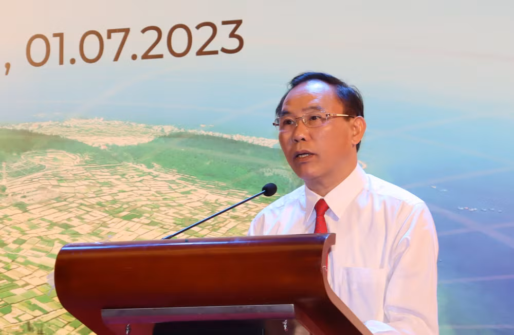 Thứ trưởng Nông nghiệp và Phát triển nông thôn Phùng Đức Tiến phát biểu tại lễ ký kết. Thứ trưởng Nông nghiệp và Phát triển nông thôn Phùng Đức Tiến phát biểu tại lễ ký kết.