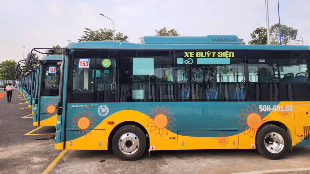 Bãi xe buýt điện khu vực ga Bình Thái. Bãi xe buýt điện khu vực ga Bình Thái.