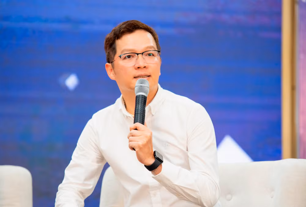 Ông Trần Đăng Hòa, Chủ tịch Công ty Hệ thống Thông tin FPT giới thiệu về Tập đoàn FPT với sinh viên FTU.