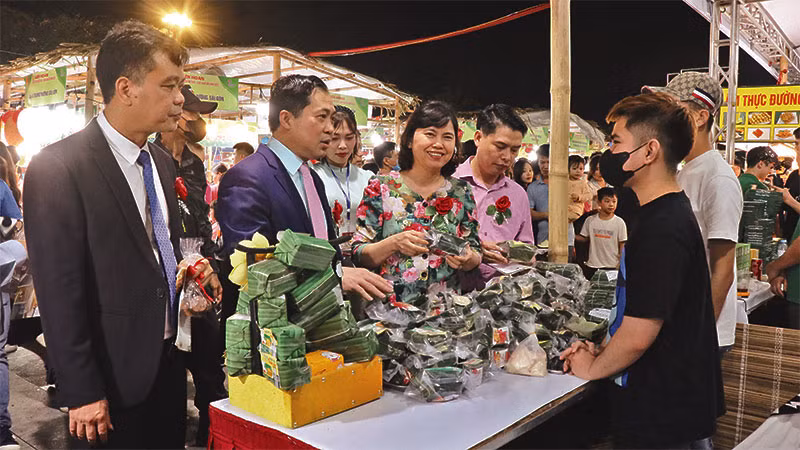 Các sản phẩm OCOP bày bán tại một hội chợ quảng bá, xúc tiến thương mại của tỉnh Bắc Ninh.