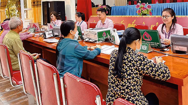 Ngân hàng Chính sách xã hội tỉnh Hưng Yên giải ngân vốn vay ưu đãi cho người dân thuộc đối tượng được vay vốn tín dụng chính sách xã hội.