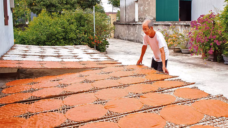 Nghề làm bánh đa truyền thống tại thôn Phong An, xã Khánh Thiện, huyện Yên Khánh. (Ảnh: HOÀNG HIỆP)