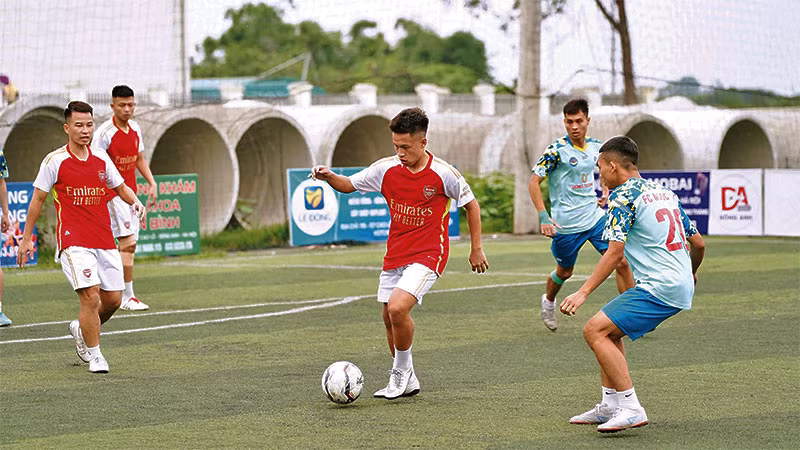 Do được đầu tư bài bản cho thiết chế văn hóa, huyện Đông Anh đã tổ chức nhiều giải bóng đá phong trào có chất lượng.