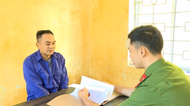 Đối tượng bị bắt trong vụ án cá độ bóng đá và cho vay nặng lãi. Đối tượng bị bắt trong vụ án cá độ bóng đá và cho vay nặng lãi.