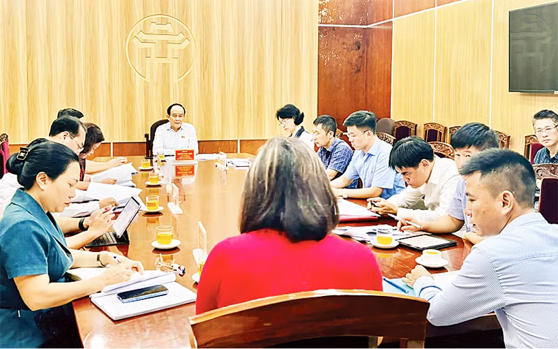 Chủ tịch Hội đồng nhân dân thành phố Hà Nội Nguyễn Ngọc Tuấn tiếp công dân.