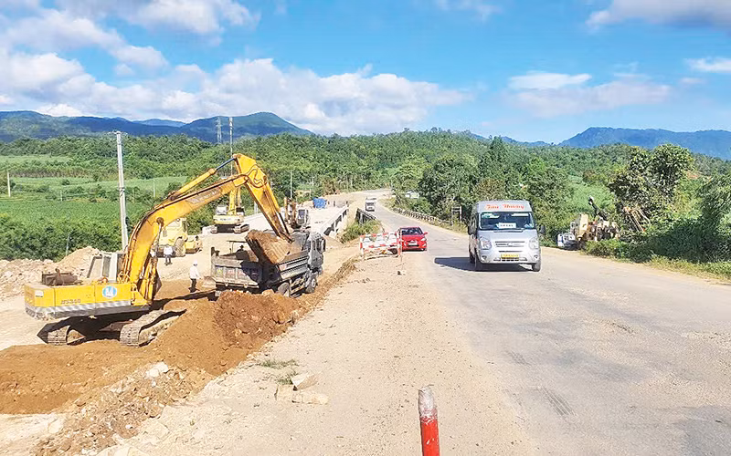Thi công nâng cấp mở rộng Quốc lộ 19 qua địa bàn Gia Lai.
