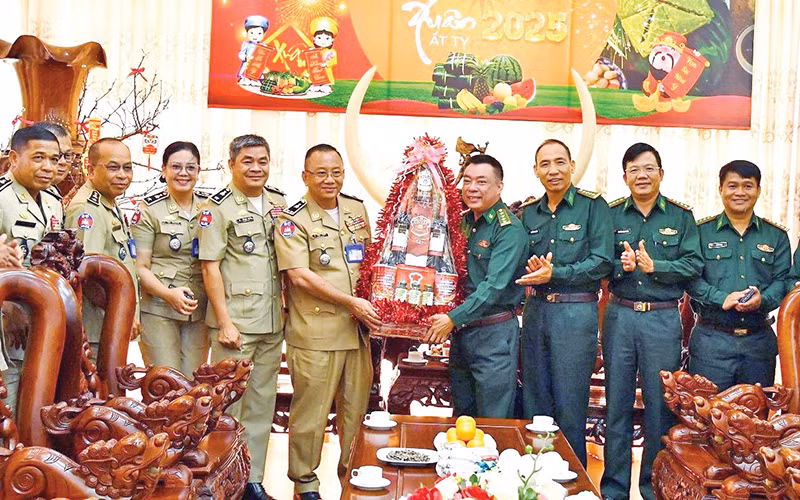 Đối ngoại biên phòng luôn được Bộ Chỉ huy Bộ đội Biên phòng tỉnh Đắk Lắk chú trọng và đẩy mạnh. Đối ngoại biên phòng luôn được Bộ Chỉ huy Bộ đội Biên phòng tỉnh Đắk Lắk chú trọng và đẩy mạnh.
