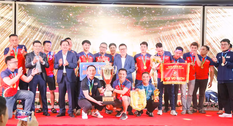 Đội bóng VOV xuất sắc lên ngôi vô địch giải bóng đá Press Cup 2024.