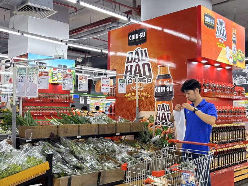 Các thương vụ được Masan thực hiện gần đây đều tập trung vào nền tảng tiêu dùng – bán lẻ. Trong ảnh: Khách hàng mua sắm tại siêu thị Winmart của WinCommerce.