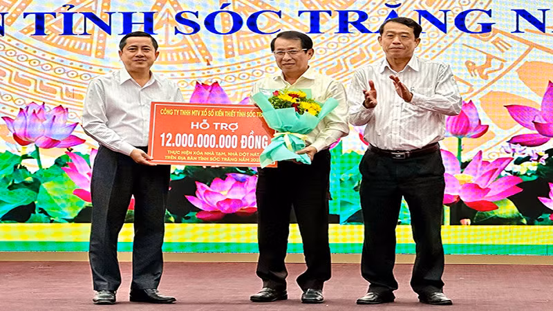 Các đơn vị tích cực đóng góp kinh phí hỗ trợ xóa nhà tạm, dột nát cho người nghèo.
