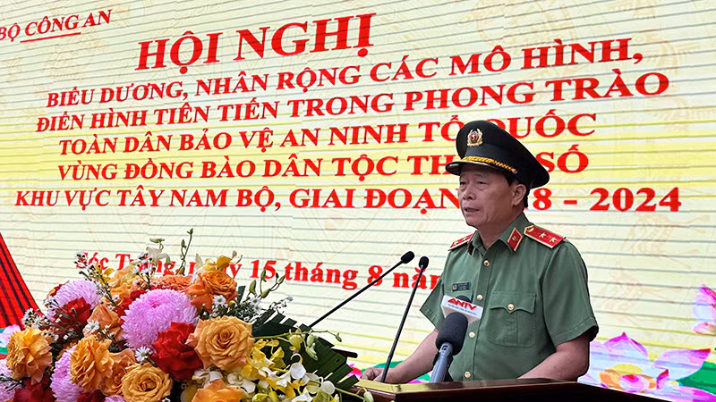 Trung tướng Lê Quốc Hùng, Thứ trưởng Công an - Trưởng Ban Chỉ đạo thực hiện Phong trào Toàn dân bảo vệ an ninh Tổ quốc Trung ương chỉ đạo hội nghị Trung tướng Lê Quốc Hùng, Thứ trưởng Công an - Trưởng Ban Chỉ đạo thực hiện Phong trào Toàn dân bảo vệ an ninh Tổ quốc Trung ương chỉ đạo hội nghị