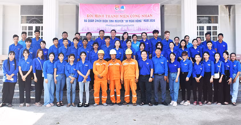 Thanh niên công nhân Sóc Trăng ra quân chiến dịch kỳ nghỉ hồng 2024.