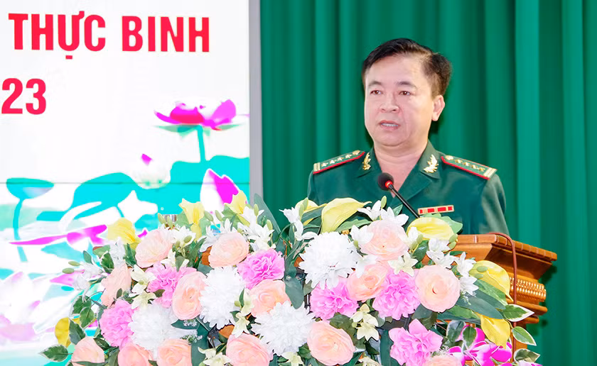 Đại tá Nguyễn Trìu Mến – Bí thư Đảng ủy, Chính ủy Bộ đội Biên phòng tỉnh Sóc Trăng phát động đợt thi đua.
