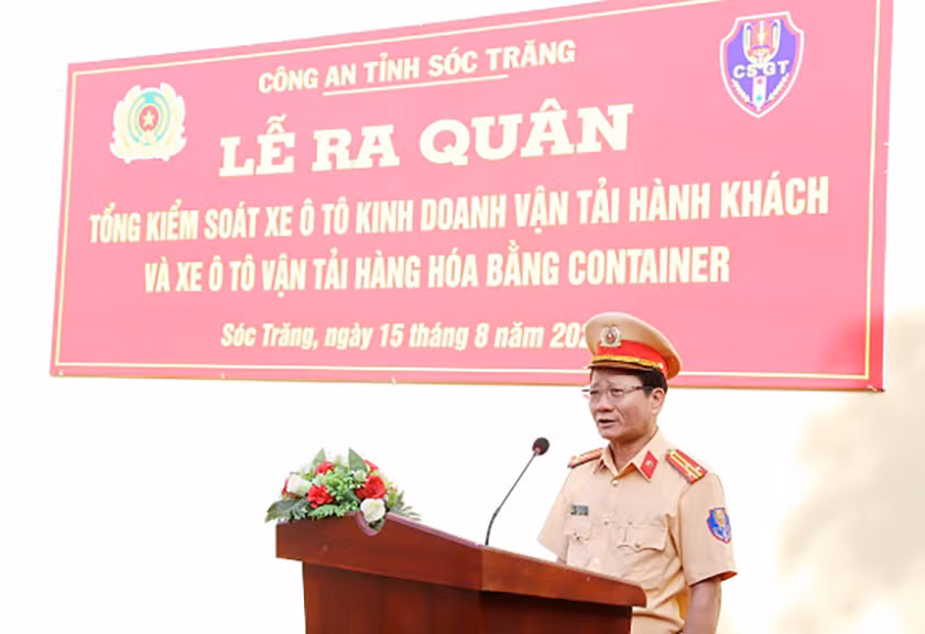 Thượng tá Phạm Quốc Khái, Trưởng phòng Cảnh sát giao thông, Công an tỉnh Sóc Trăng, phát biểu tại lễ ra quân.