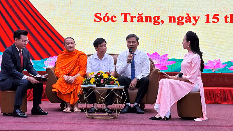 Các đại biểu giao lưu, trao đổi kinh nghiệm hay trong thực hiện phong trào. Các đại biểu giao lưu, trao đổi kinh nghiệm hay trong thực hiện phong trào.