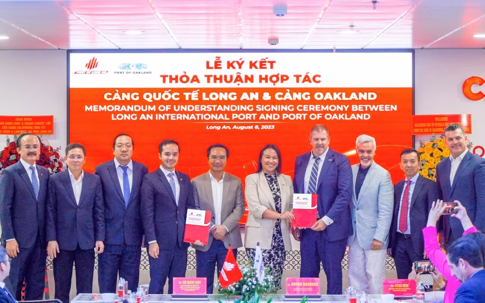 Lễ ký kết thỏa thuận hợp tác Cảng quốc tế Long An với Cảng Oakland (Bang California - Hoa Kỳ).