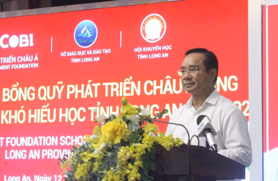 Bí thư Tỉnh ủy Long An Nguyễn Văn Được phát biểu tri ân tấm lòng của nhà tài trợ. Bí thư Tỉnh ủy Long An Nguyễn Văn Được phát biểu tri ân tấm lòng của nhà tài trợ.