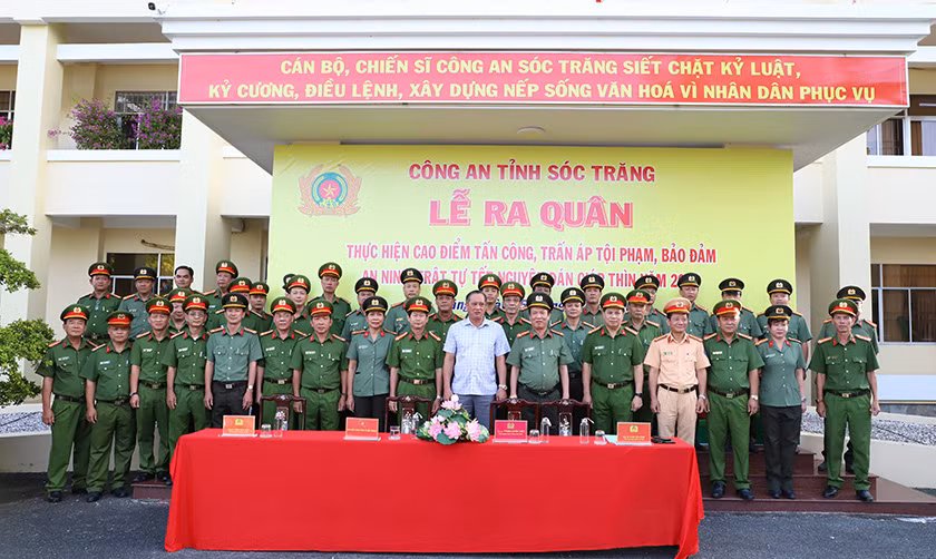Các đại biểu tham dự Lễ ra quân Các đại biểu tham dự Lễ ra quân