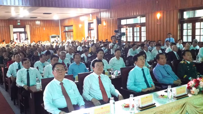 Nguyên Ủy viên Bộ Chính trị, nguyên Chủ tịch Nước Trương Tấn Sang; Ủy viên Bộ Chính trị, Bí thư Trung ương Đảng, Trưởng Ban Tuyên giáo và Dân vận Trung ương Nguyễn Trọng Nghĩa; Phó Thủ tướng Chính phủ Mai Văn Chính dự lễ. Nguyên Ủy viên Bộ Chính trị, nguyên Chủ tịch Nước Trương Tấn Sang; Ủy viên Bộ Chính trị, Bí thư Trung ương Đảng, Trưởng Ban Tuyên giáo và Dân vận Trung ương Nguyễn Trọng Nghĩa; Phó Thủ tướng Chính phủ Mai Văn Chính dự lễ.