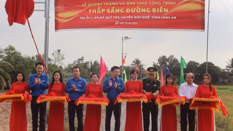 Khánh thành và bàn giao công trình Thắp Sáng Đường biên tại xã Mỹ Quý Tây, Đức Huệ, Long An