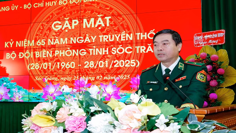 Thiếu tướng Trần Ngọc Hữu, Phó Tư lệnh Bộ đội Biên phòng phát biểu tại buổi gặp mặt.