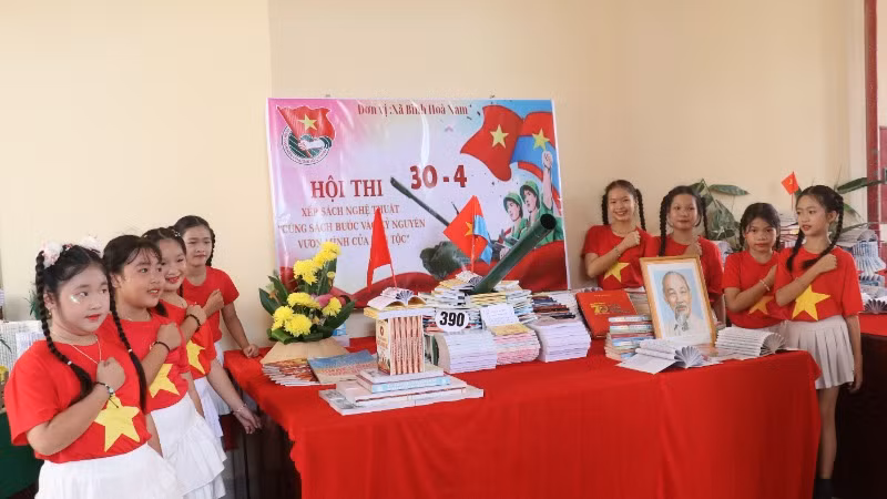 Không gian giới thiệu sách, triển lãm trưng bày sách của xã Bình Hòa Nam (huyện Đức Huệ, tỉnh Long An) tại lễ phát động.