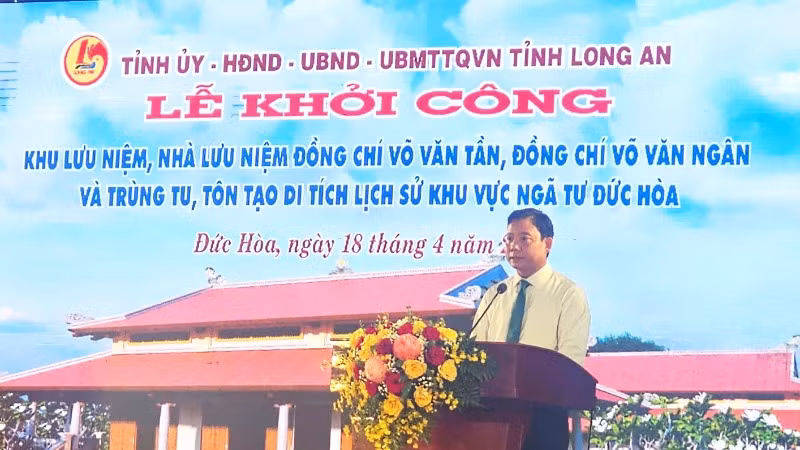 Phó Chủ tịch Ủy ban nhân dân tỉnh Long An Phạm Tấn Hòa phát biểu tại lễ khởi công.