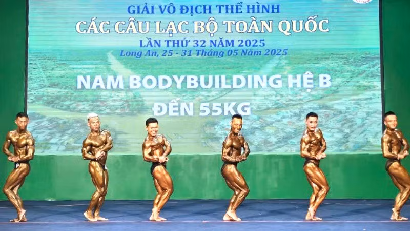 Các vận động viên bước vào tranh tài các vòng thi vòng loại.