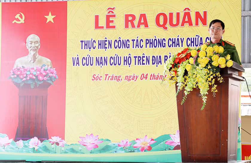 Đại tá Trần Văn Hòa, Phó Giám đốc Công an tỉnh phát biểu tại buổi lễ.