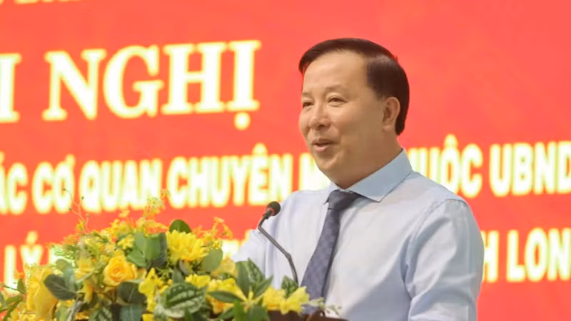 Chủ tịch Ủy ban nhân dân tỉnh Long An Nguyễn Văn Út phát biểu tại Hội nghị.
