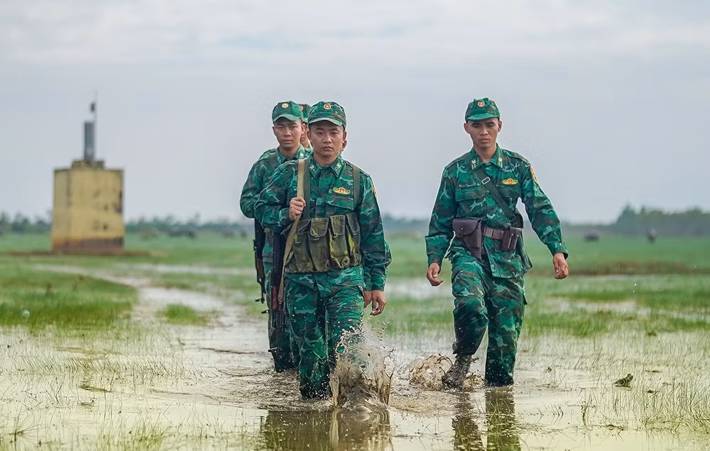 Lực lượng Biên phòng Long An tuần tra kiểm soát trên tuyến biên giới.