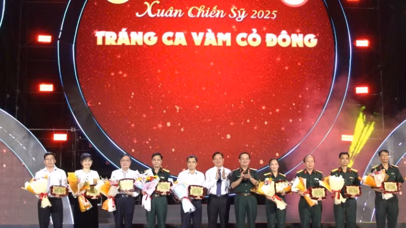 Vinh danh doanh nghiệp đồng hành đồng hành cùng chương trình “Xuân Chiến sĩ” lần thứ X năm 2025.