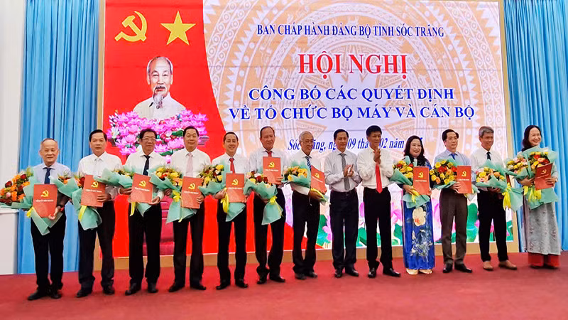 Công bố quyết định kết thúc hoạt động của Ban cán sự đảng, Đảng đoàn, Đảng ủy khối của tỉnh Sóc Trăng
