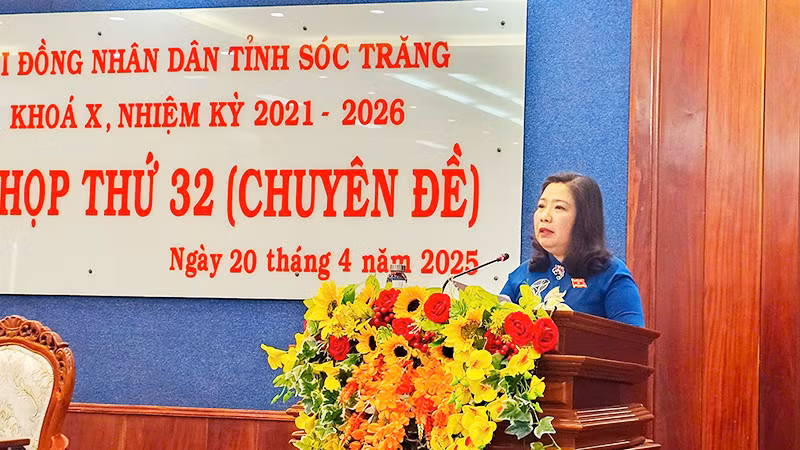 Chủ tịch Hội đồng nhân dân tỉnh Sóc Trăng Hồ Thị Cẩm Đào phát biểu bế mạc kỳ họp