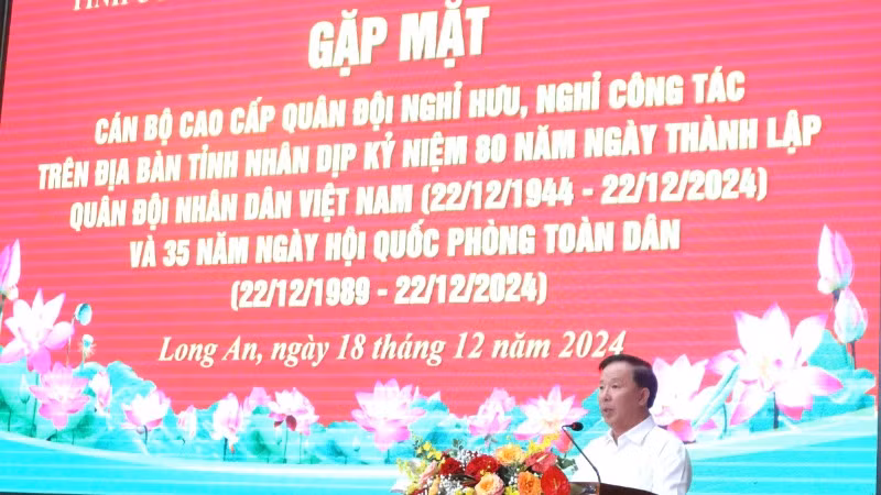 Chủ tịch Ủy ban nhân dân tỉnh Long An Nguyễn Văn Út phát biểu tri ân.