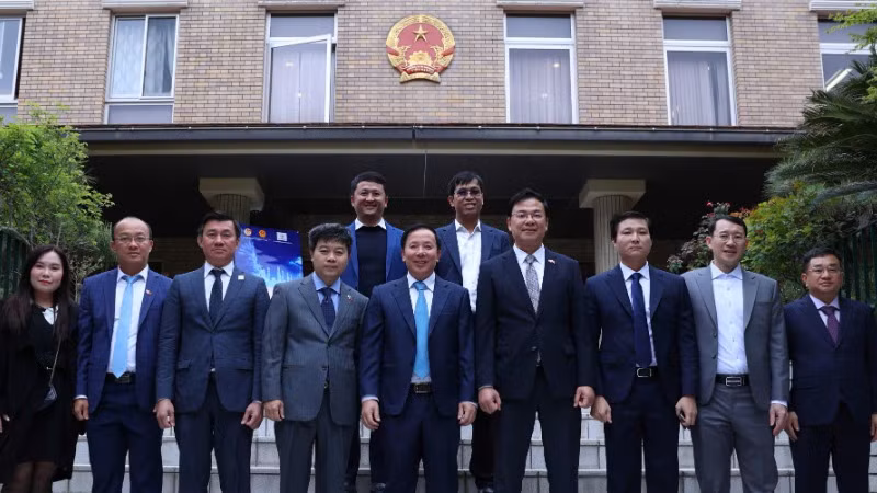 Đoàn công tác tỉnh Long An chào xã giao tại Đại sứ quán Việt Nam tại Nhật Bản. Đoàn công tác tỉnh Long An chào xã giao tại Đại sứ quán Việt Nam tại Nhật Bản.
