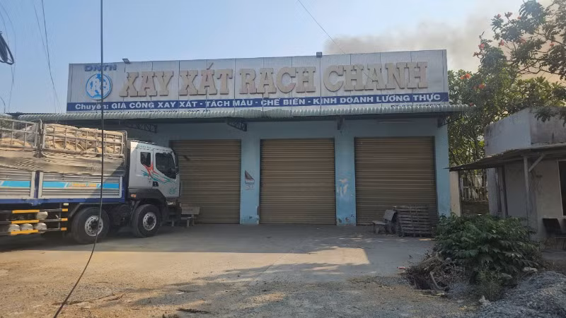 Cháy nhà kho nhà máy xay xát Rạch Chanh.