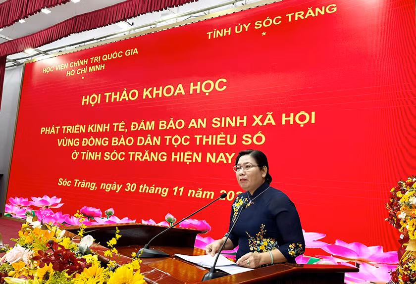 Phó Bí thư Thường trực Tỉnh ủy Sóc Trăng Hồ Thị Cẩm Đào phát biểu tại hội thảo. Phó Bí thư Thường trực Tỉnh ủy Sóc Trăng Hồ Thị Cẩm Đào phát biểu tại hội thảo.