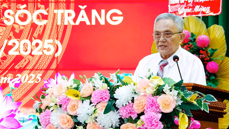 Đại tá Lê Minh Cơ, Anh hùng Lực lượng vũ trang nhân dân, nguyên Chỉ huy trưởng Bộ đội Biên phòng tỉnh Sóc Trăng, phát biểu tại buổi gặp mặt.